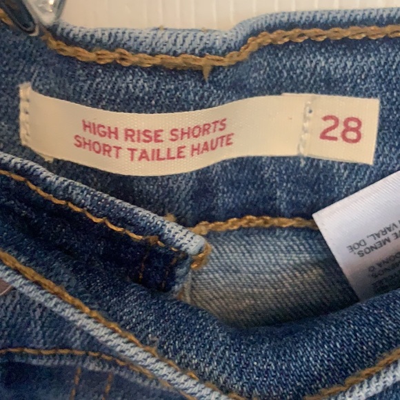 Levi’s Distressed High Rise Jean Shorts - Picture 2 of 3